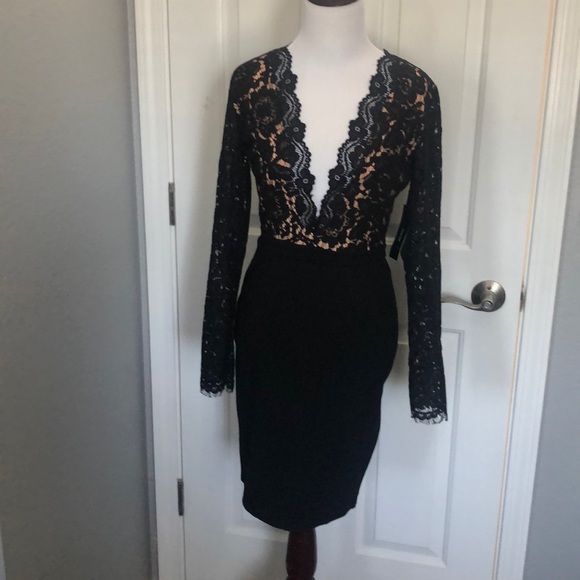 Lulus Dresses & Skirts - NWT Lulus Low V Cut Lace Dress
